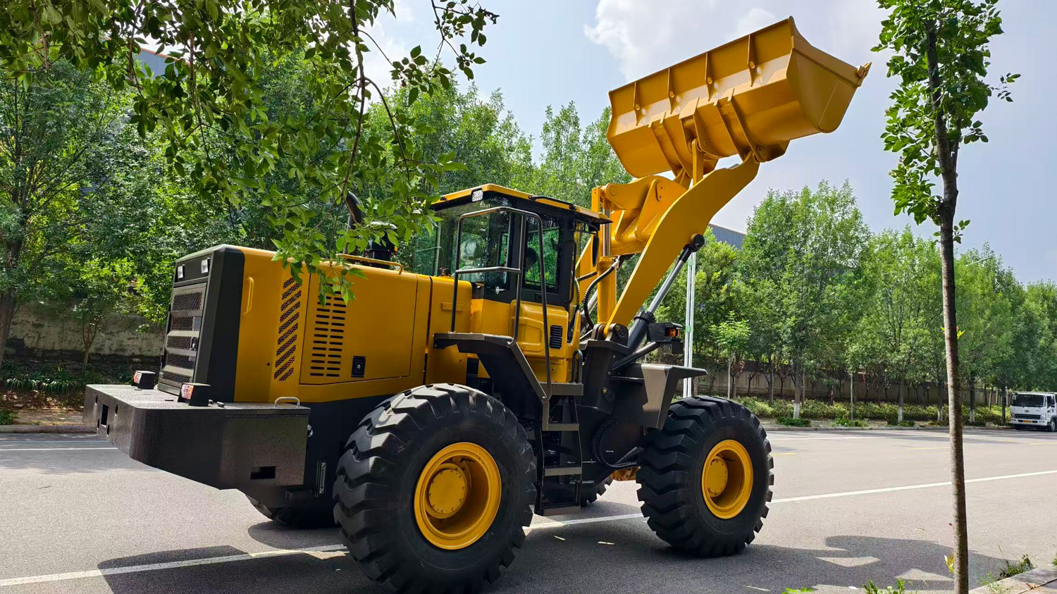 Carregadora de 5 toneladas e 218 HP Carregadora de 5 toneladas e 218 HP