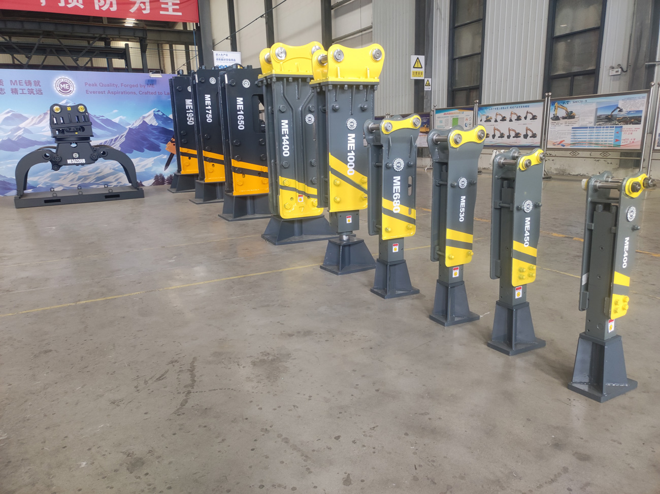 Garra hidráulica giratória de 360° para triagem, capacidade de 18 a 26 toneladas.