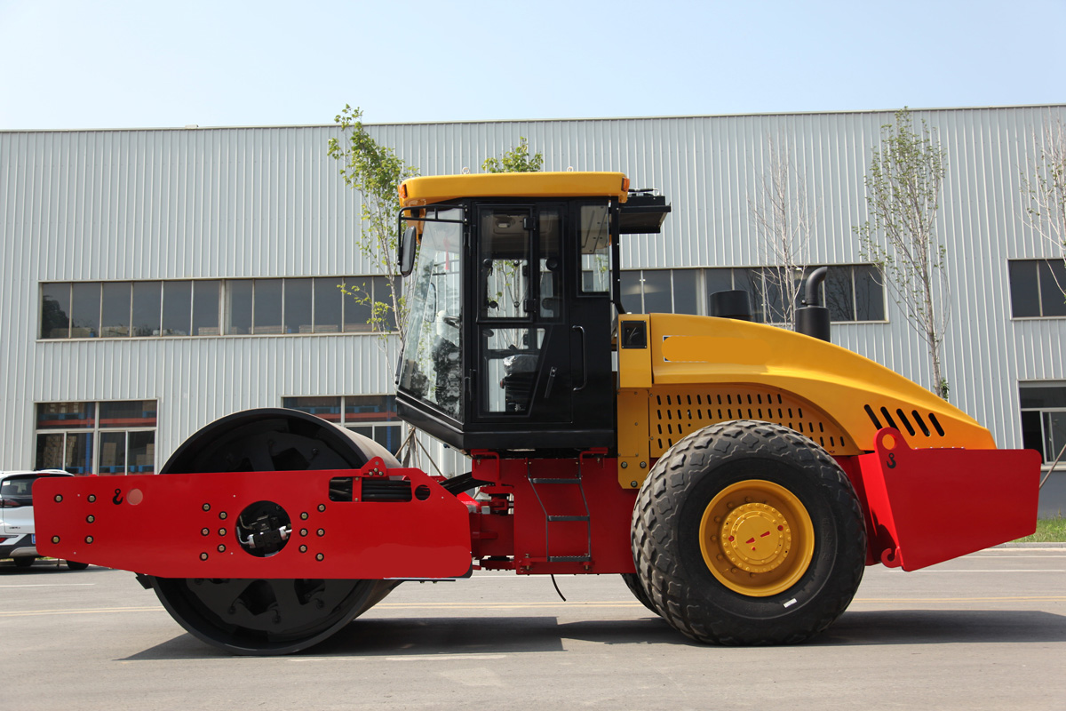 Cilindru vibrator hidraulic cu un singur tambur de 20 de tone Cilindru vibrator hidraulic cu un singur tambur de 20 de tone