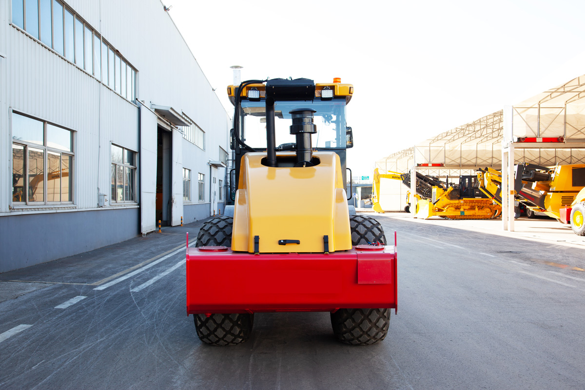 Máy lu một trống 14 tấn Máy lu một trống 14 tấn