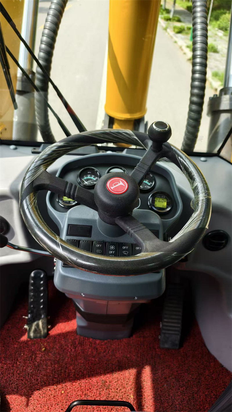 Carregadora de 5 toneladas e 218 HP Carregadora de 5 toneladas e 218 HP