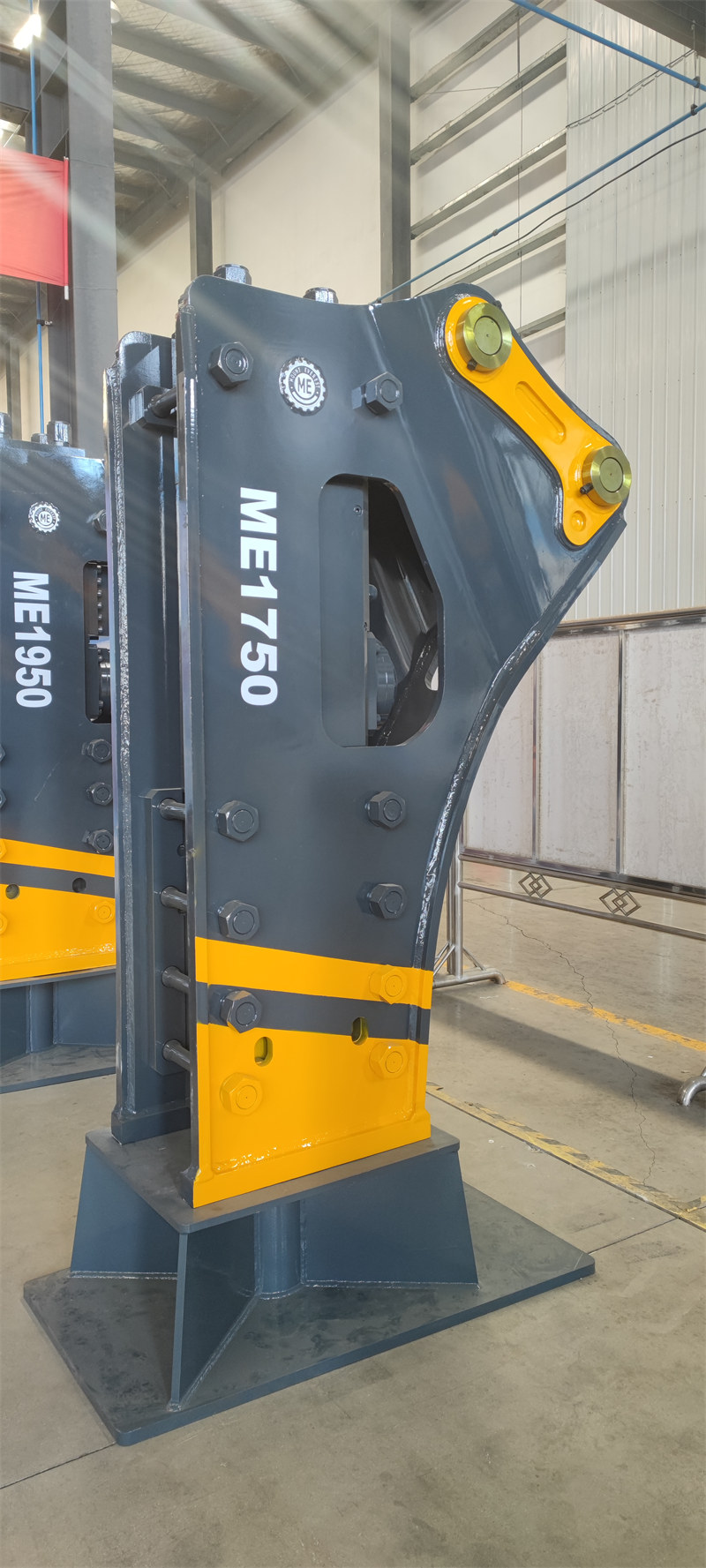 Ciocan hidraulic concasor pentru excavatoare de 38–45t