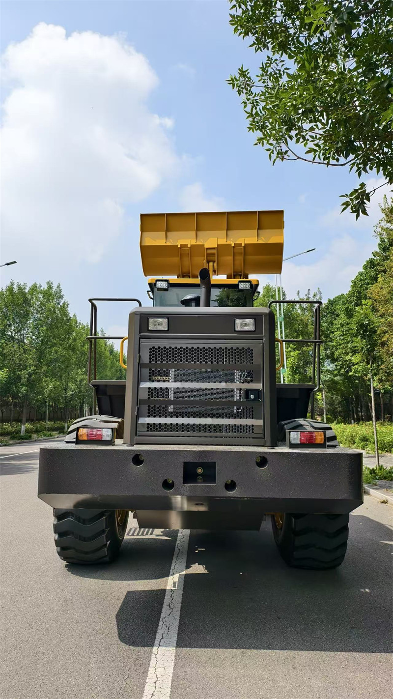 Carregadora de 5 toneladas e 218 HP Carregadora de 5 toneladas e 218 HP