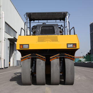 Rolo pneumático de 16 toneladas