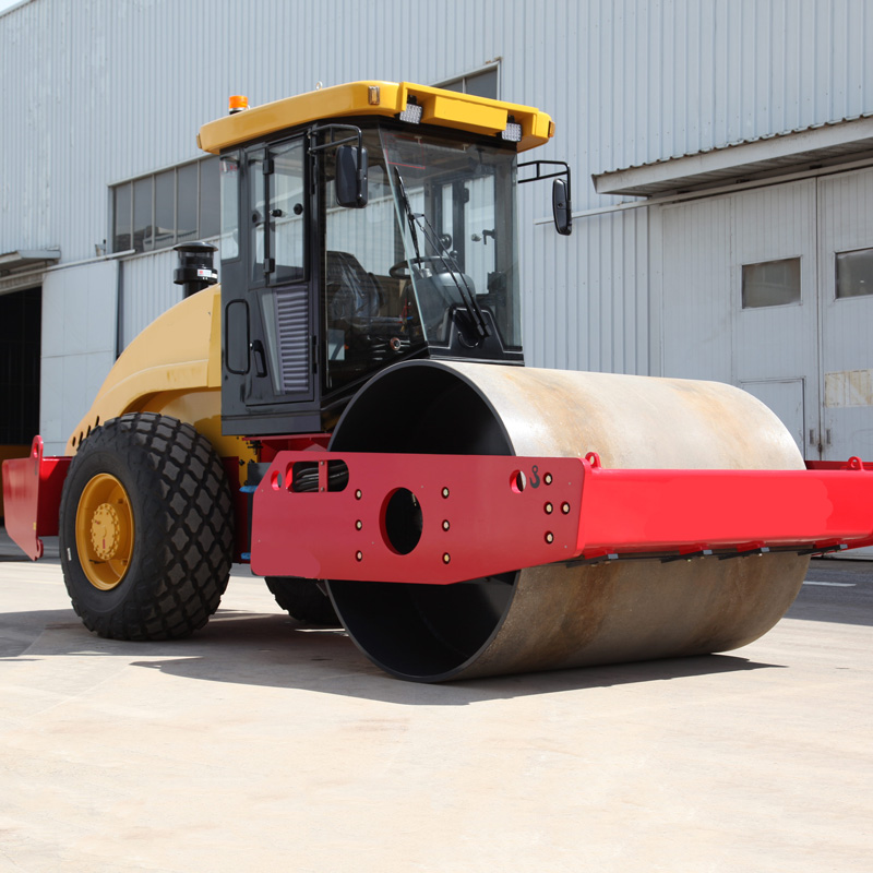 Xe lu Bomag bánh thép đơn dẫn động kép