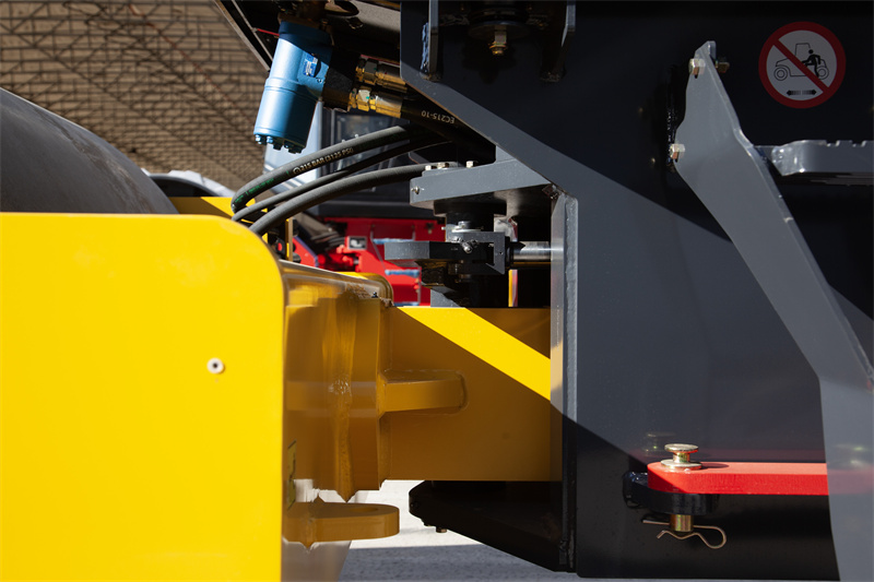 Máy lu trống đơn 10 tấn Máy lu trống đơn 10 tấn