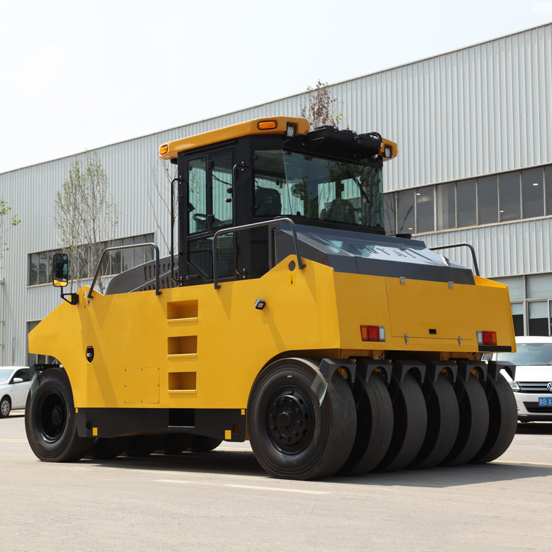 30 Tonluk Lastikli Silindir