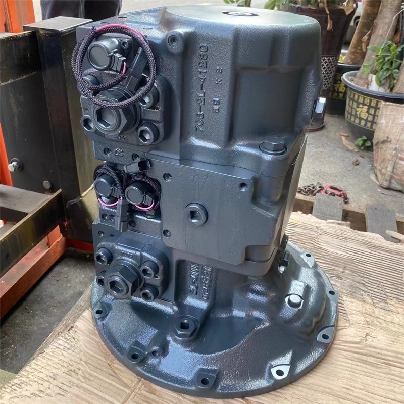 Pompă principală Komatsu HPV95 pentru seria PC200