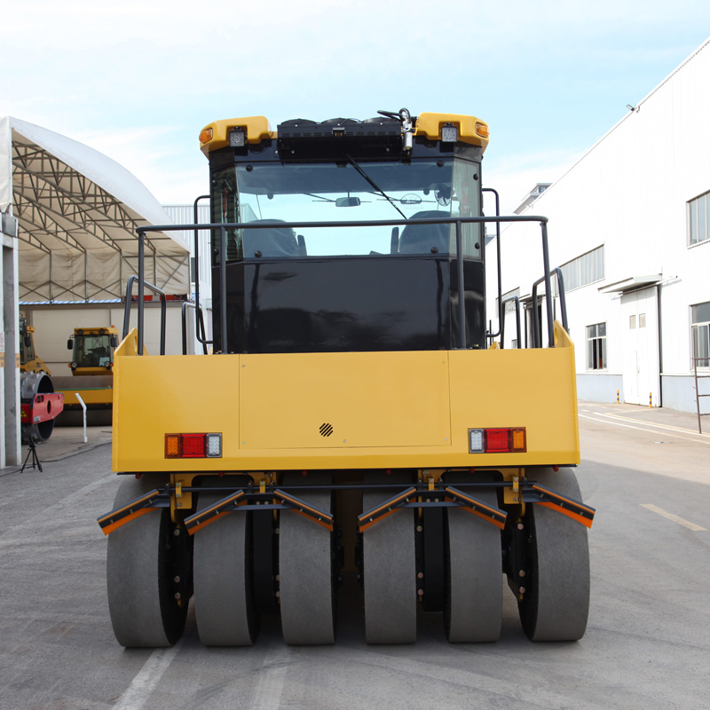 30 Tonluk Lastikli Silindir